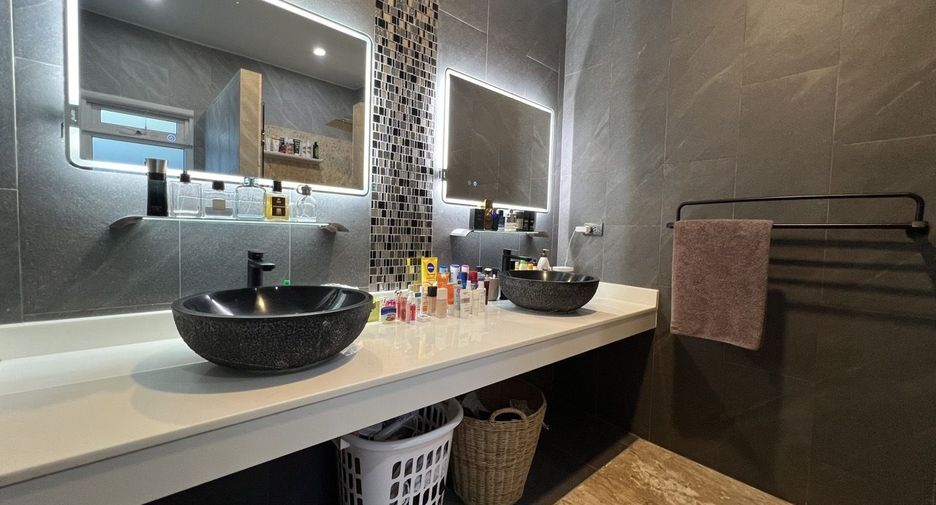 For sale 3 bedrooms villa in Mueang Phuket, Phuket