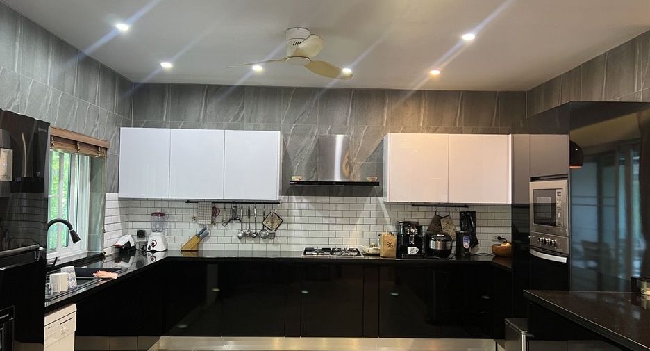 For sale 3 bedrooms villa in Mueang Phuket, Phuket