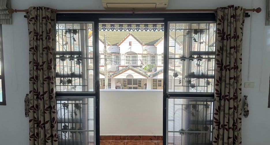 À vendre 3 chambres maison de ville à Mueang Rayong, Rayong