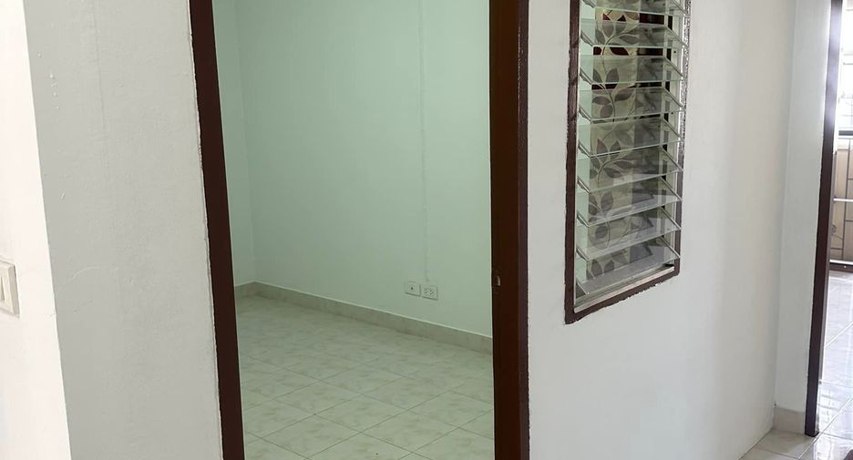 À vendre 3 chambres maison de ville à Mueang Rayong, Rayong