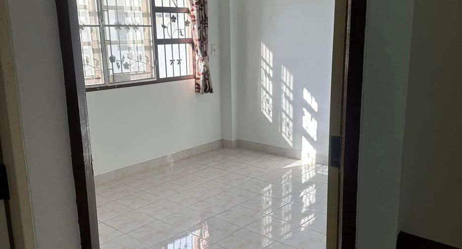 À vendre 3 chambres maison de ville à Mueang Rayong, Rayong