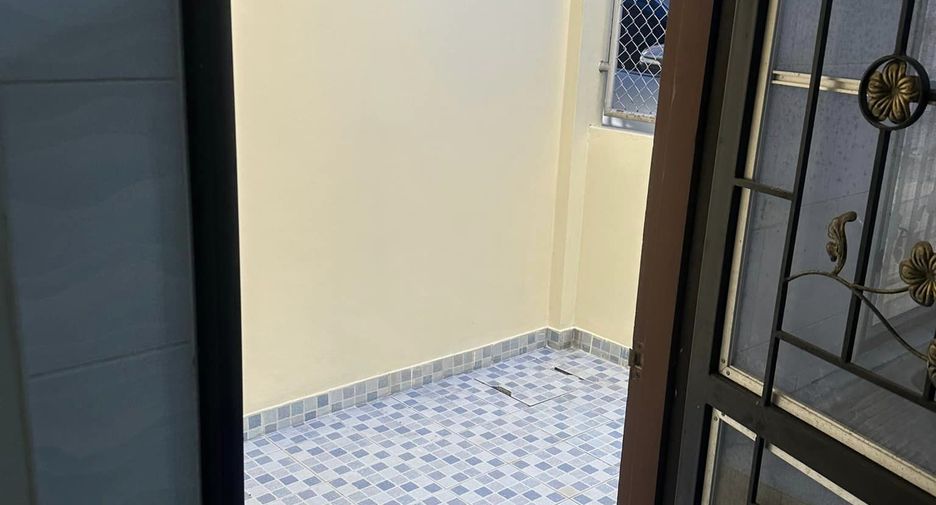 À vendre 3 chambres maison de ville à Mueang Rayong, Rayong