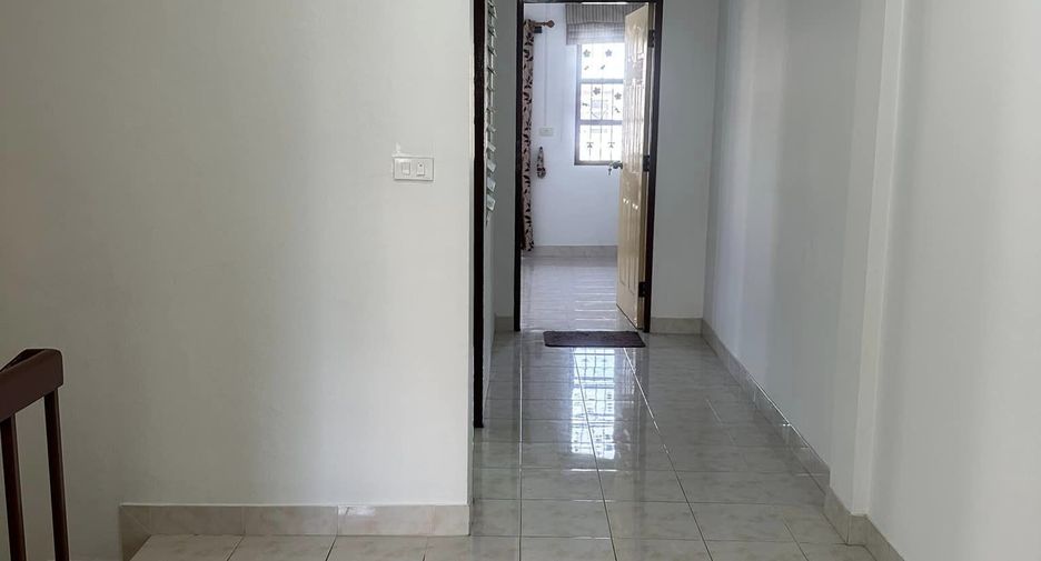 À vendre 3 chambres maison de ville à Mueang Rayong, Rayong