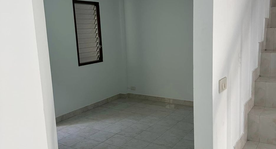 À vendre 3 chambres maison de ville à Mueang Rayong, Rayong