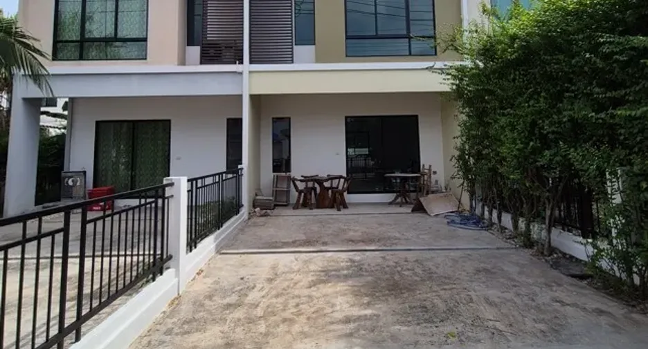 Casa adosada en venta de 3 habitaciones en Bang Bua Thong, Nonthaburi