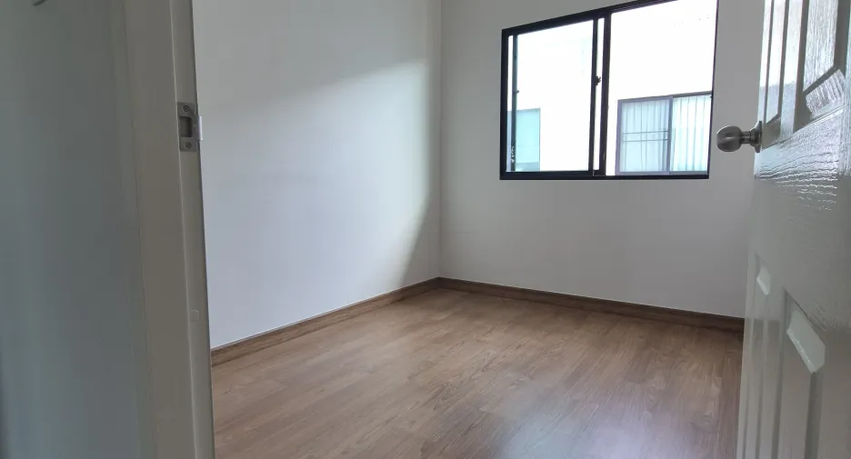 Casa adosada en venta de 3 habitaciones en Bang Bua Thong, Nonthaburi