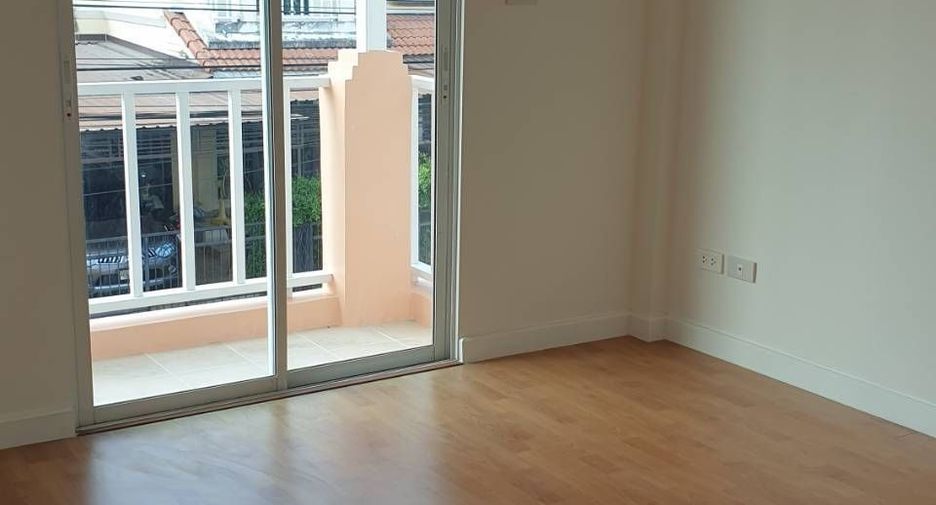 For sale 3 bedrooms house in Lat Krabang, Bangkok
