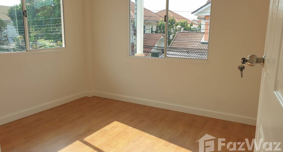 For sale 3 bedrooms house in Lat Krabang, Bangkok