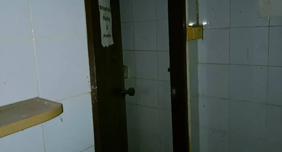 出售 2 卧室 联排别墅 在 Pom Prap Sattru Phai, 曼谷