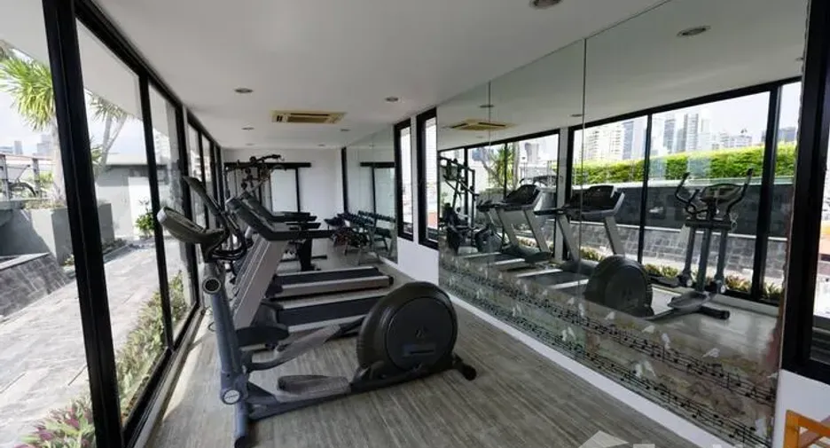 For sale 1 bed condo in Khlong Toei, Bangkok