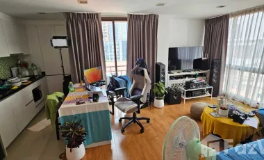 For sale 1 bed condo in Khlong Toei, Bangkok