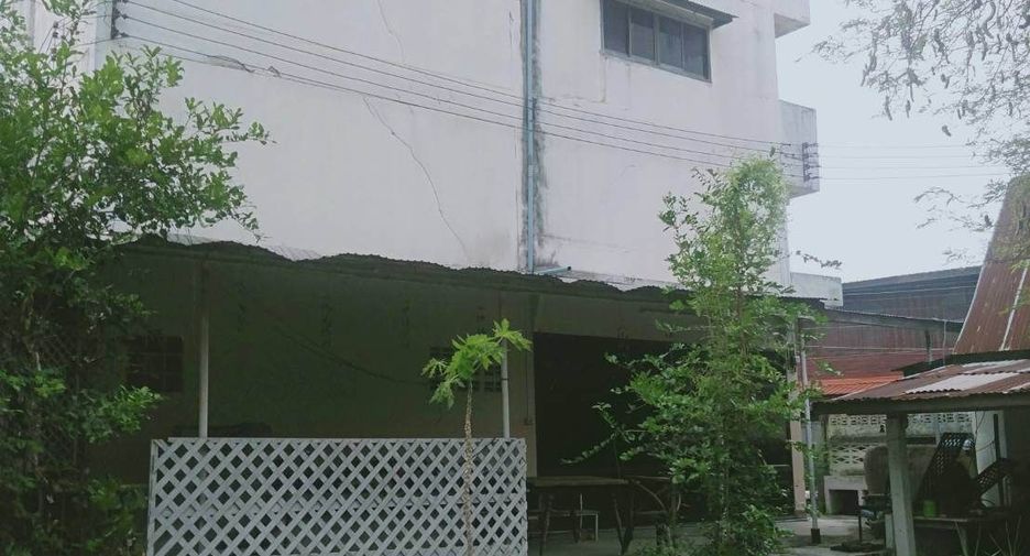 For sale 3 bedrooms house in Chai Badan, Lopburi