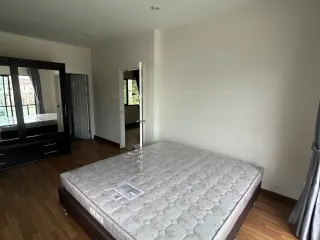 出租 4 卧室 独立屋 在 Lam Luk Ka, Pathum Thani
