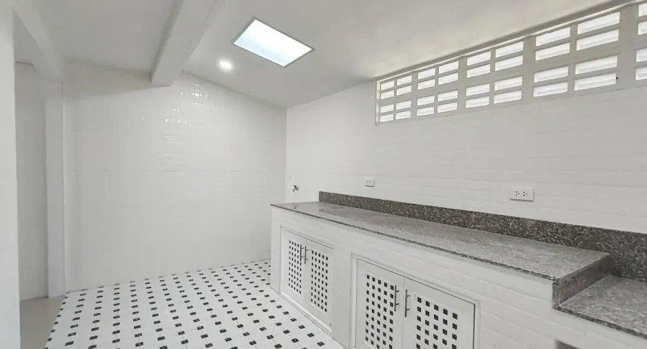 For sale 2 bedrooms townhouse in Mueang Phuket, Phuket