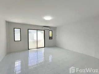 出售 2 卧室 联排别墅 在 Phuket Town, 普吉