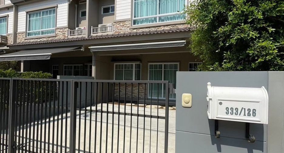 Casa adosada en venta y en alquiler de 3 habitaciones en Bang Phli, Samut Prakan