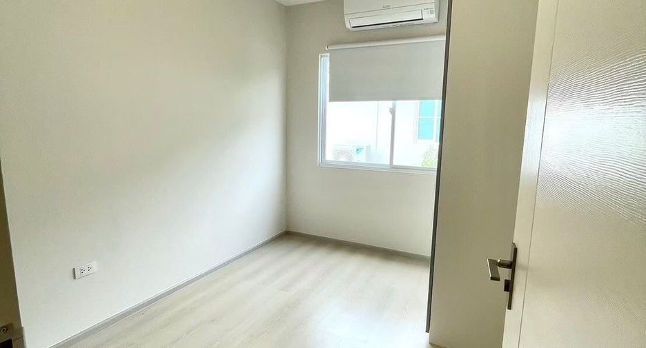 Casa adosada en venta y en alquiler de 3 habitaciones en Bang Phli, Samut Prakan