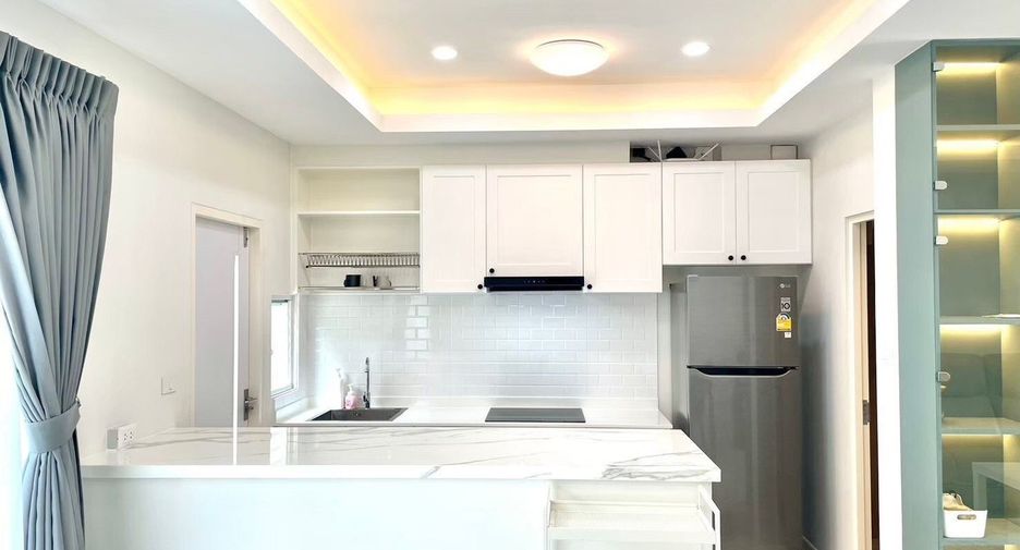 Casa adosada en venta y en alquiler de 3 habitaciones en Bang Phli, Samut Prakan
