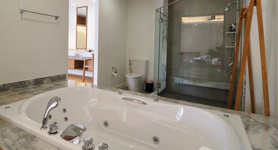 For rent 5 bedrooms villa in Mueang Phuket, Phuket