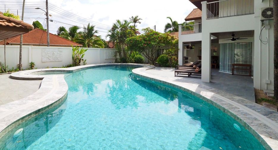 For rent 5 bedrooms villa in Mueang Phuket, Phuket