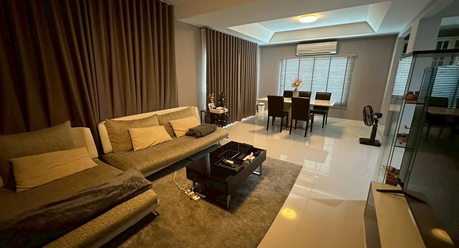 For sale 3 bedrooms house in Khlong Sam Wa, Bangkok