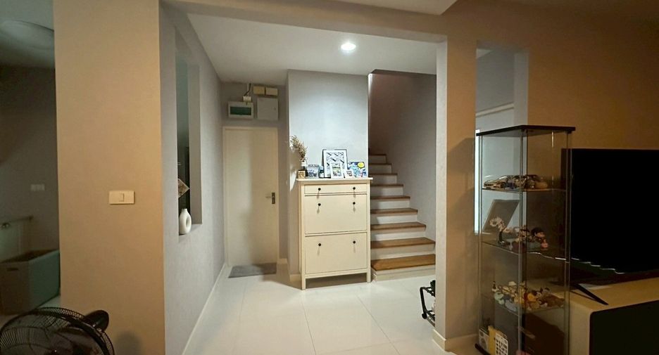 For sale 3 bedrooms house in Khlong Sam Wa, Bangkok