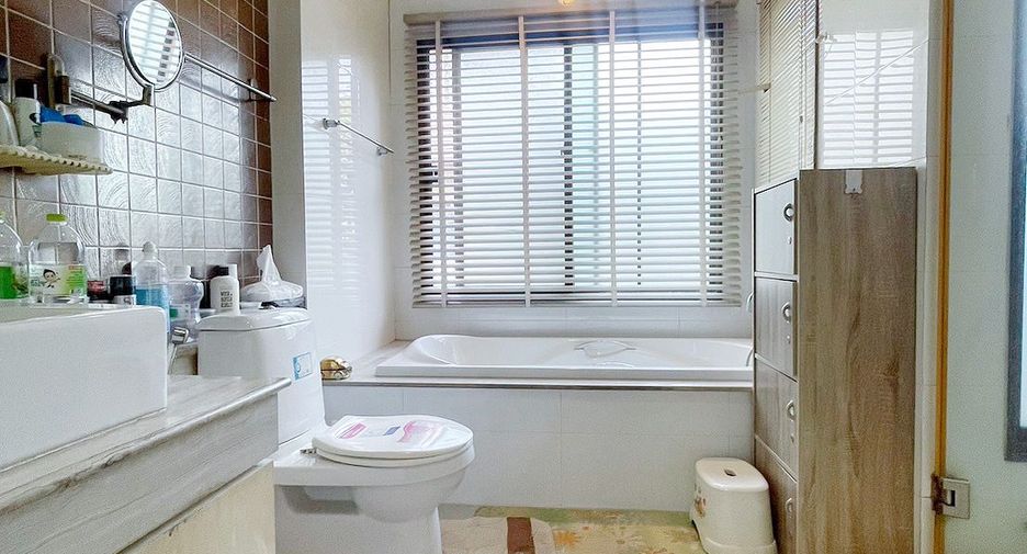 For sale 5 bedrooms house in Bang Phli, Samut Prakan