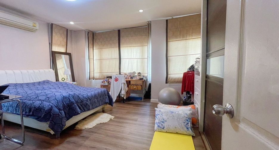 For sale 5 bedrooms house in Bang Phli, Samut Prakan