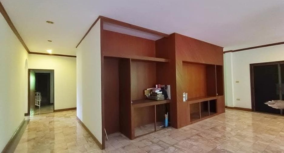 For sale 8 bedrooms house in Bang Nam Priao, Chachoengsao