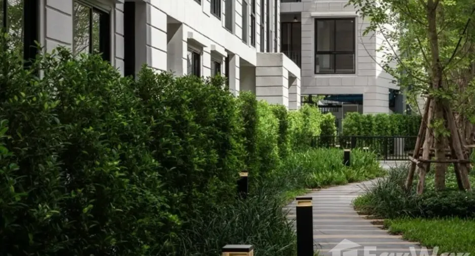For sale 2 bedrooms condo in Huai Khwang, Bangkok