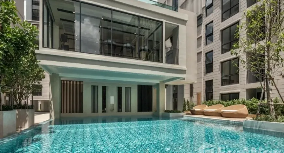 For sale 2 bedrooms condo in Huai Khwang, Bangkok