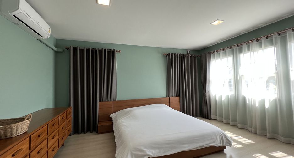 For sale 3 bedrooms house in Khlong Sam Wa, Bangkok