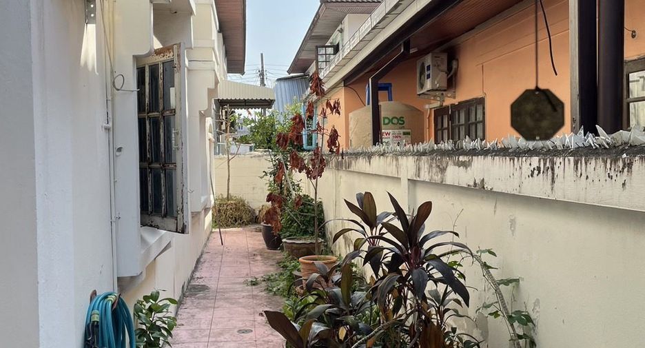 For sale 4 bedrooms house in Bang Khen, Bangkok