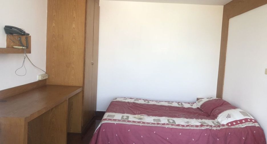 For sale 5 bedrooms townhouse in Wang Thonglang, Bangkok