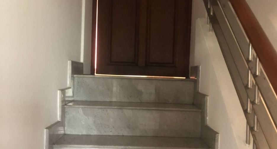 For sale 5 bedrooms townhouse in Wang Thonglang, Bangkok