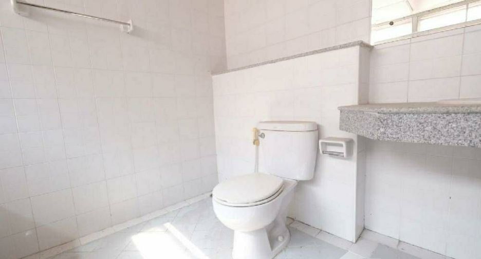 Reihenhaus zum Kauf mit 3 Zimmer in Lat Krabang, Bangkok