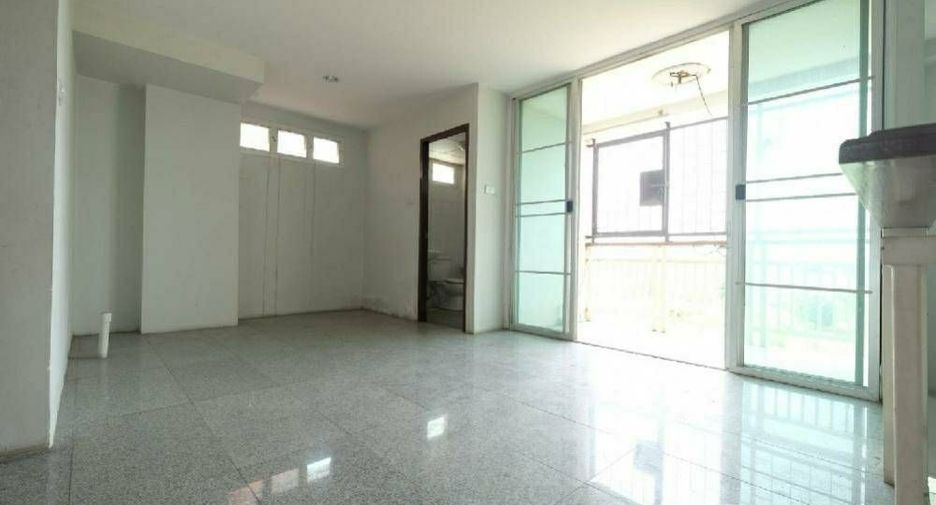Reihenhaus zum Kauf mit 3 Zimmer in Lat Krabang, Bangkok