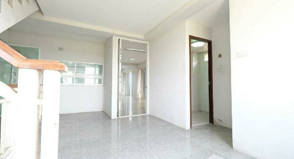Reihenhaus zum Kauf mit 3 Zimmer in Lat Krabang, Bangkok