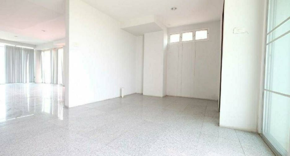 Reihenhaus zum Kauf mit 3 Zimmer in Lat Krabang, Bangkok