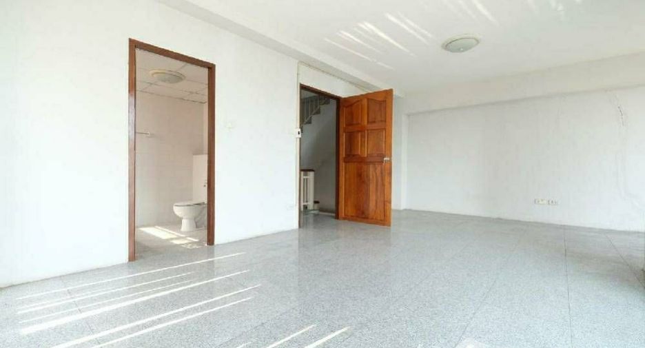 Reihenhaus zum Kauf mit 3 Zimmer in Lat Krabang, Bangkok