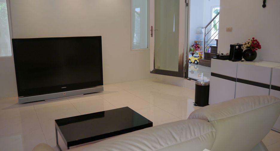 Haus zur Miete und zum Kauf mit 3 Zimmer in Khlong Luang, Pathum Thani