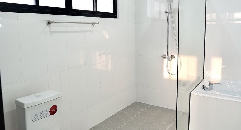 Casa en venta de 4 habitaciones en Bang Phli, Samut Prakan