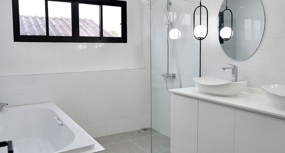 Casa en venta de 4 habitaciones en Bang Phli, Samut Prakan