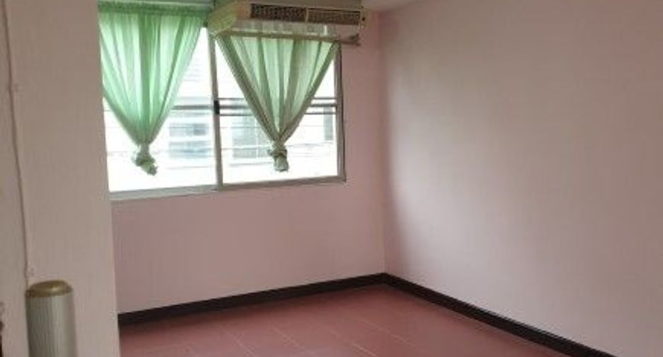 出租 4 卧室 联排别墅 在 Pak Kret, Nonthaburi