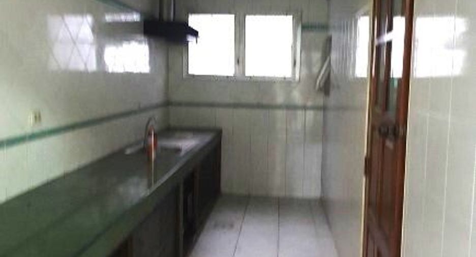 出租 4 卧室 联排别墅 在 Pak Kret, Nonthaburi