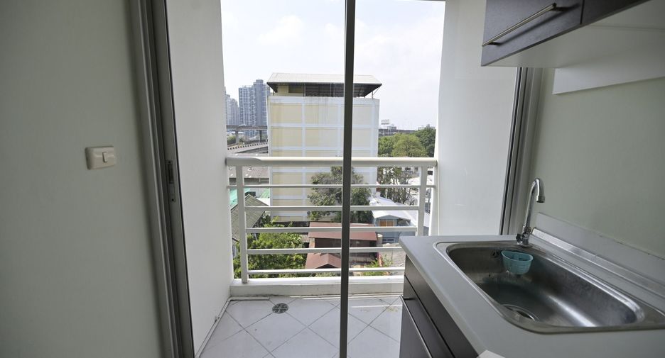 For sale studio condo in Phra Khanong, Bangkok