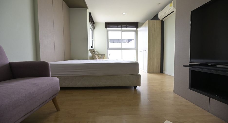 For sale studio condo in Phra Khanong, Bangkok
