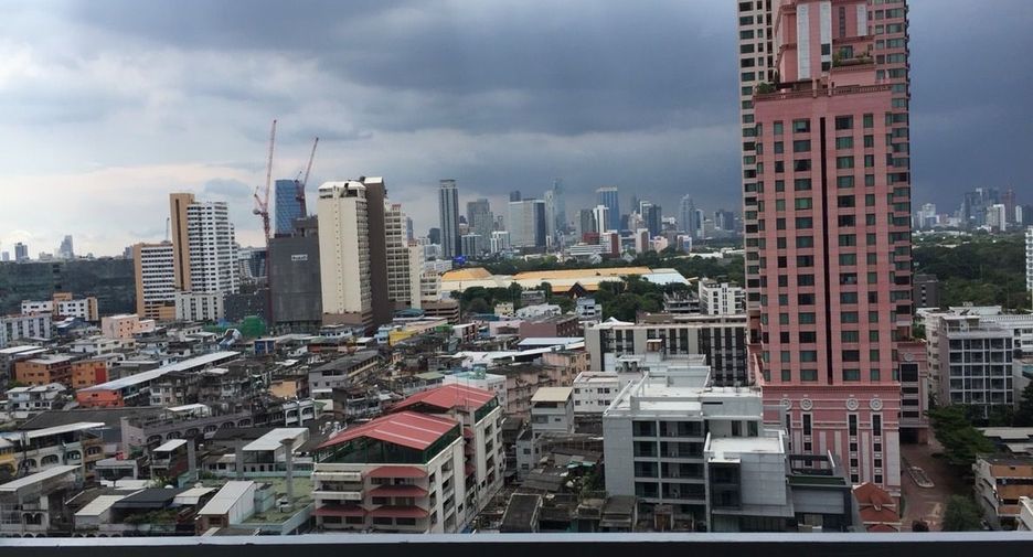 For sale and for rent studio condo in Khlong Toei, Bangkok
