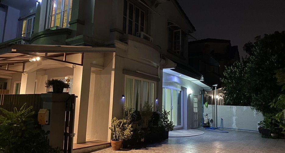 For sale 3 bedrooms townhouse in Khlong Sam Wa, Bangkok