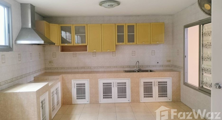 For sale 3 bedrooms townhouse in Khlong Sam Wa, Bangkok